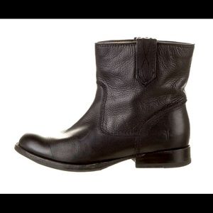 Gorgeous Frye black pebble leather half-boots. Like new condition. Size 9.